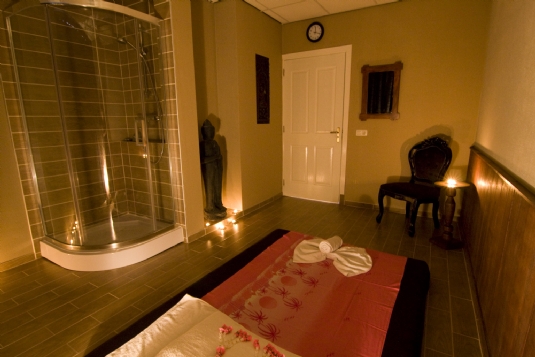 Massagekamer 'Uthai Thani' Mandarin Spa Uden (1)